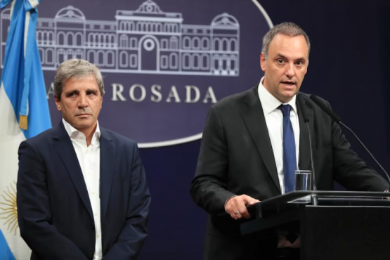 El Gobierno analiza habilitar que se puedan usar los “dólares del colchón” 