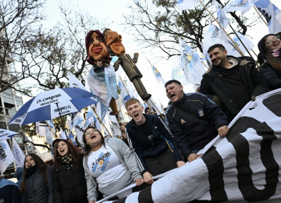 Cristina Kirchner dijo que “el modelo de Milei se cae” y arengó a la militancia