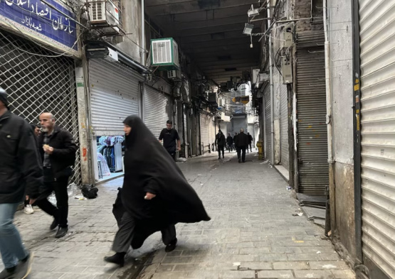 Sin internet en medio de una ola de protestas masivas que desafían al régimen