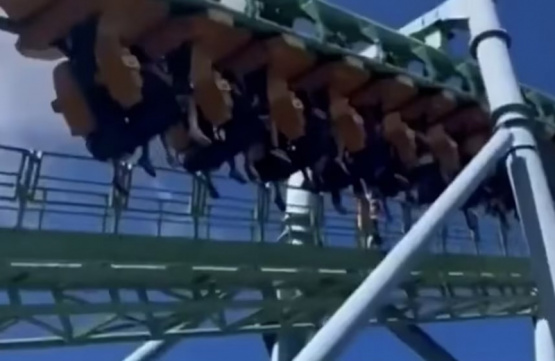 Falló una montaña rusa y las personas quedaron colgadas durante 20 minutos