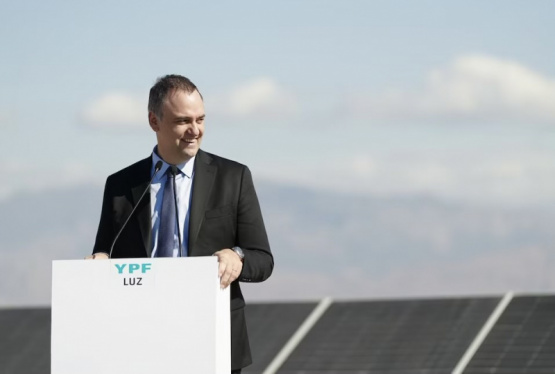 YPF: Manuel Adorni renuncia también como director de la empresa