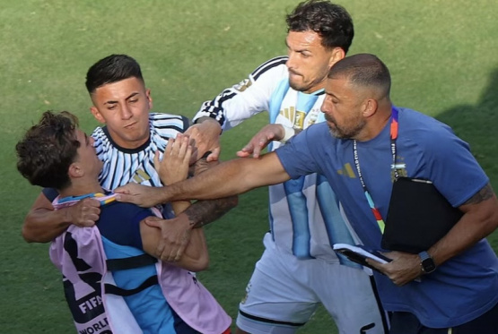 Mundial: FIFA le impuso una fuerte sanción a Leandro Paredes y Nahuel Molina por los incidentes en la final 