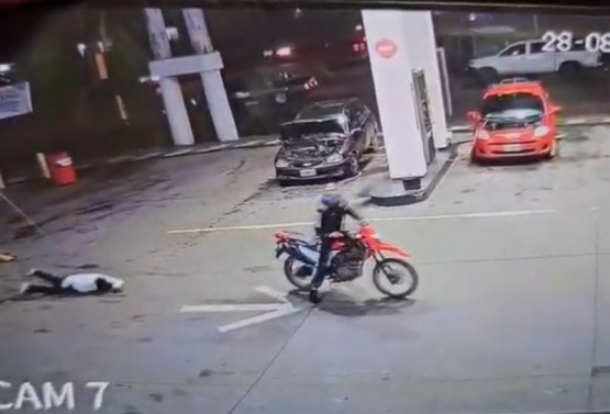 La Matanza: Una policía baleó a dos motochorros y evitó un asalto en una estación de servicio